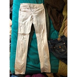 White skinny jean